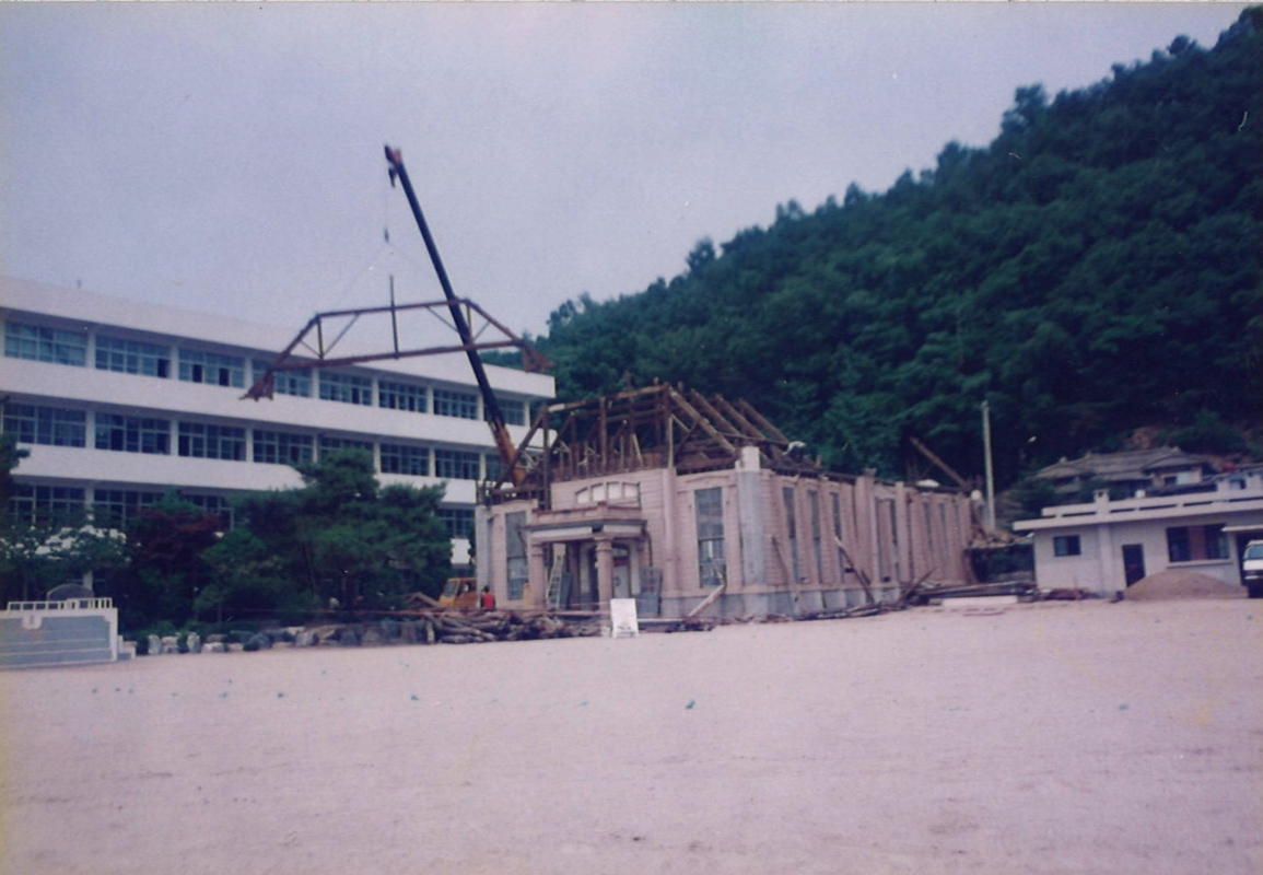 철거중강당.jpg