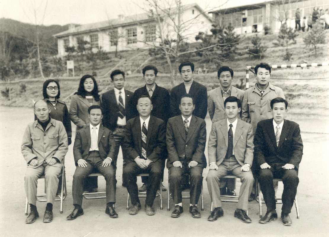 교직원(1974).jpg