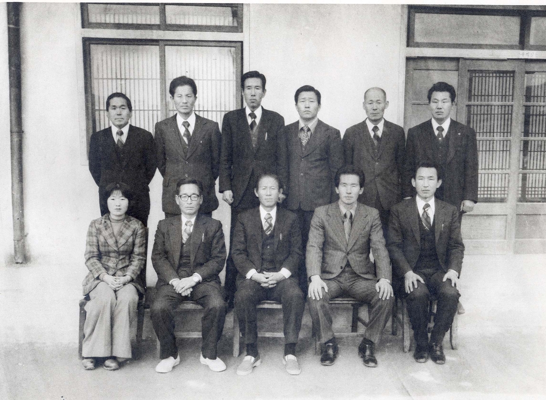 교직원(1977).jpg