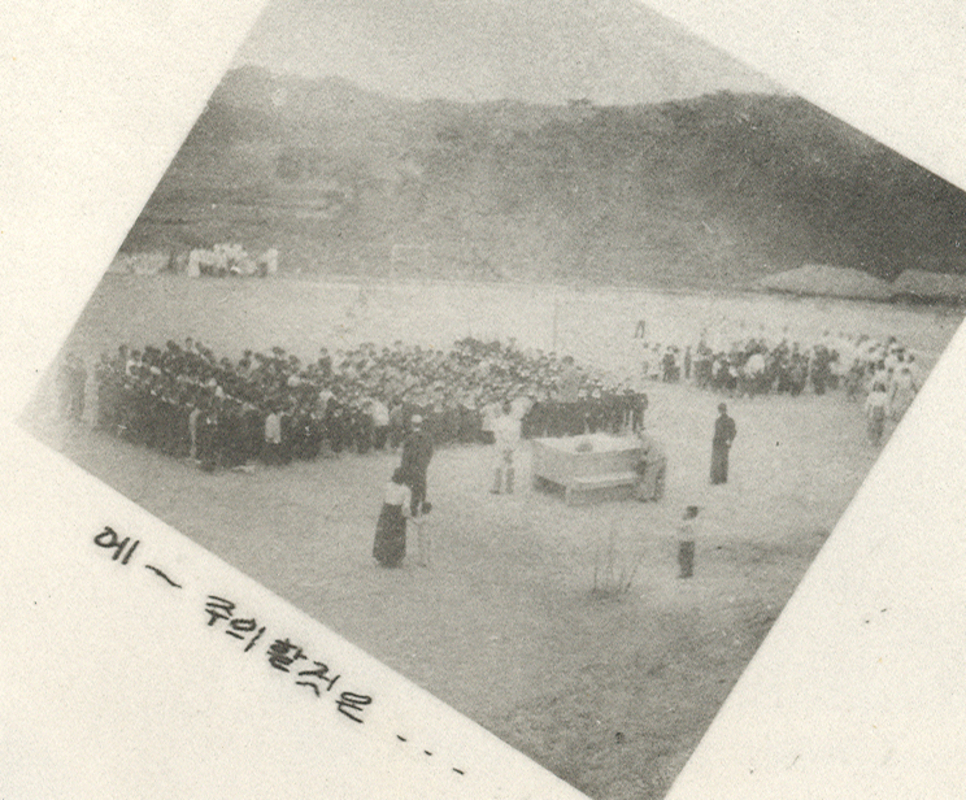 봄소풍_소풍전 주의사항을 말씀하시는 교장선생님(1963).jpg