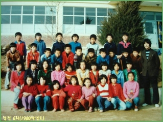청전6회 1981년2월 청전 교정에서 졸업을 앞두고