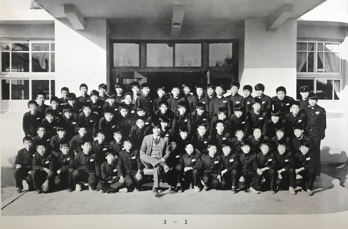 26회 졸업사진 3-2 (1982) (2).jpg