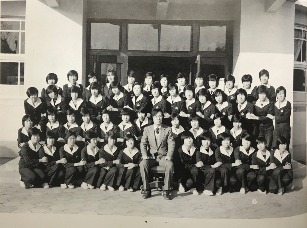 26회 졸업사진 3-3 (1982) (2).jpg