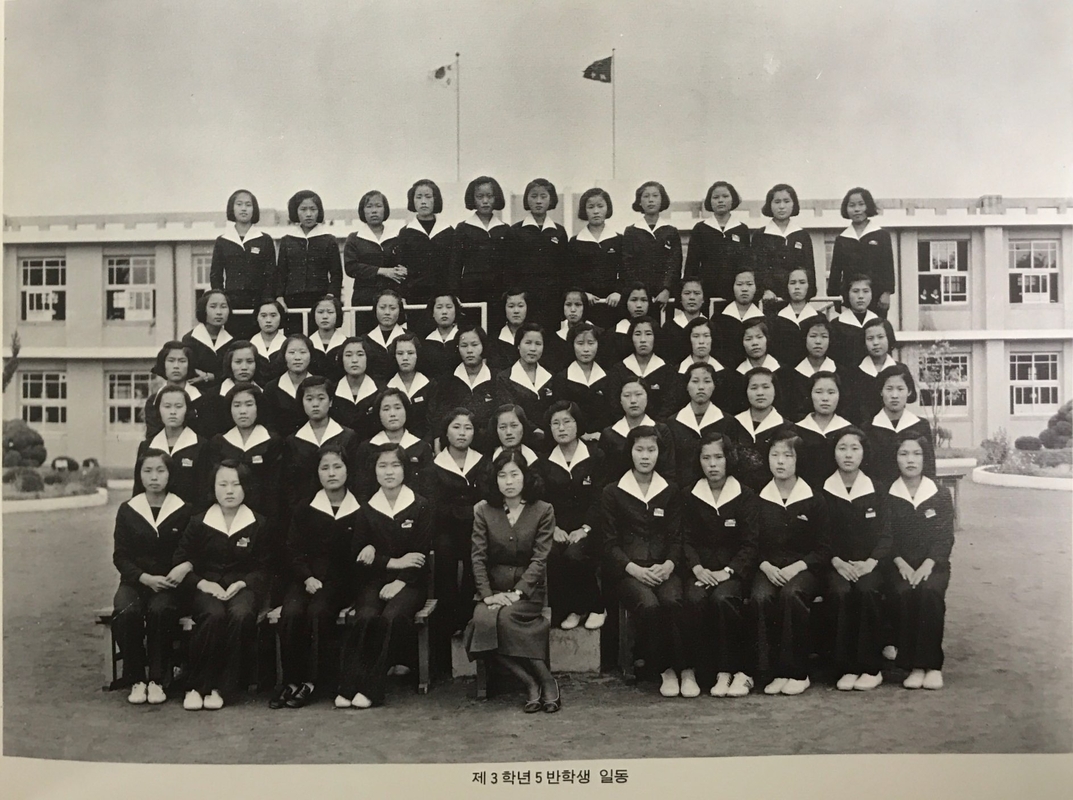 26회 졸업사진 3-5 (1982).jpg