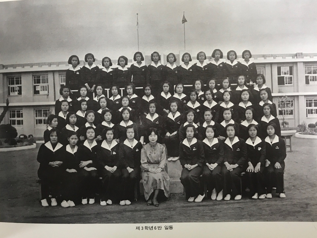 26회 졸업사진 3-6 (1982).jpg