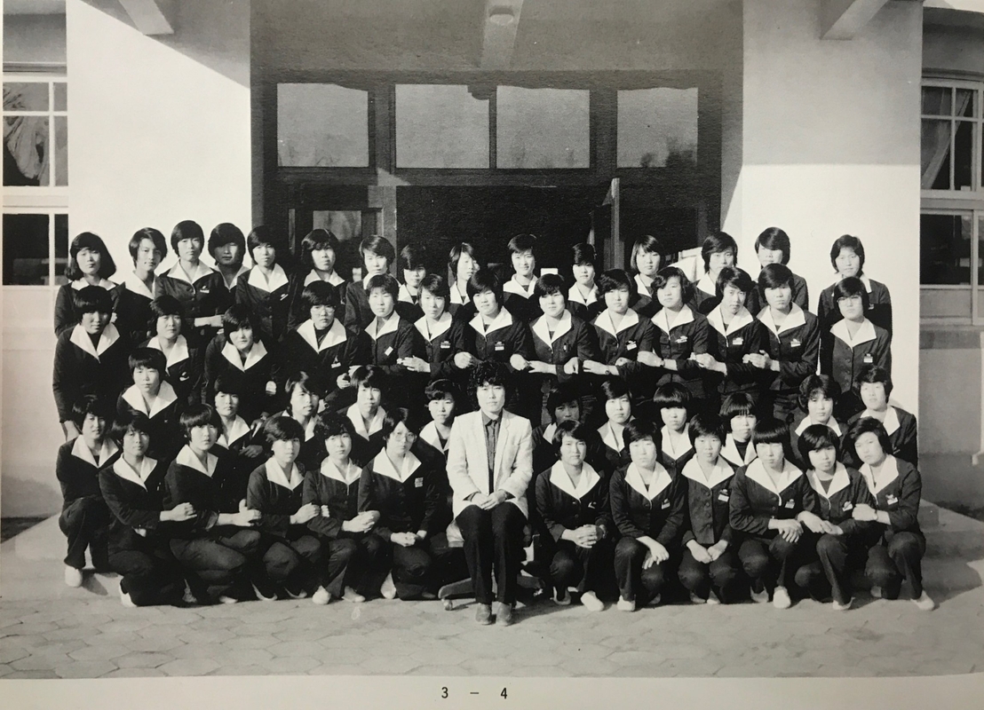 26회 졸업사진 3-4 (1982) (2).jpg