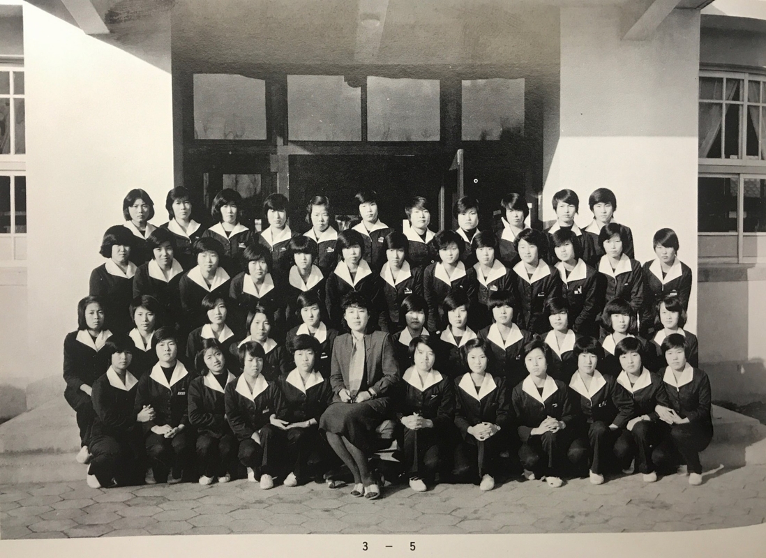 26회 졸업사진 3-5 (1982) (2).jpg