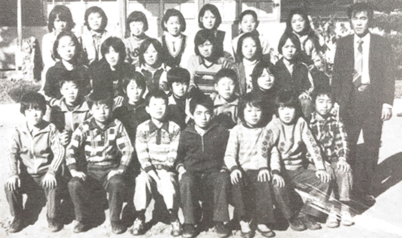 1981 학생들 (1).jpg