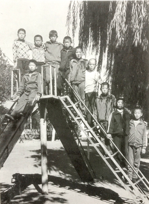 1975 졸업생2.jpg