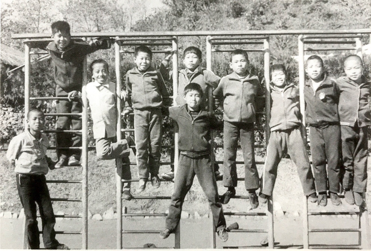 1975 졸업생4.jpg