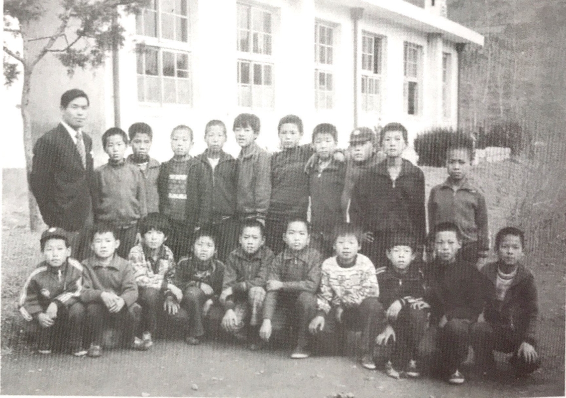 1976 6-1반 남자.jpg