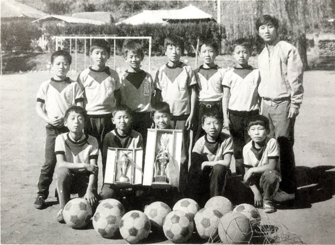 1975 축구 트로피.jpg