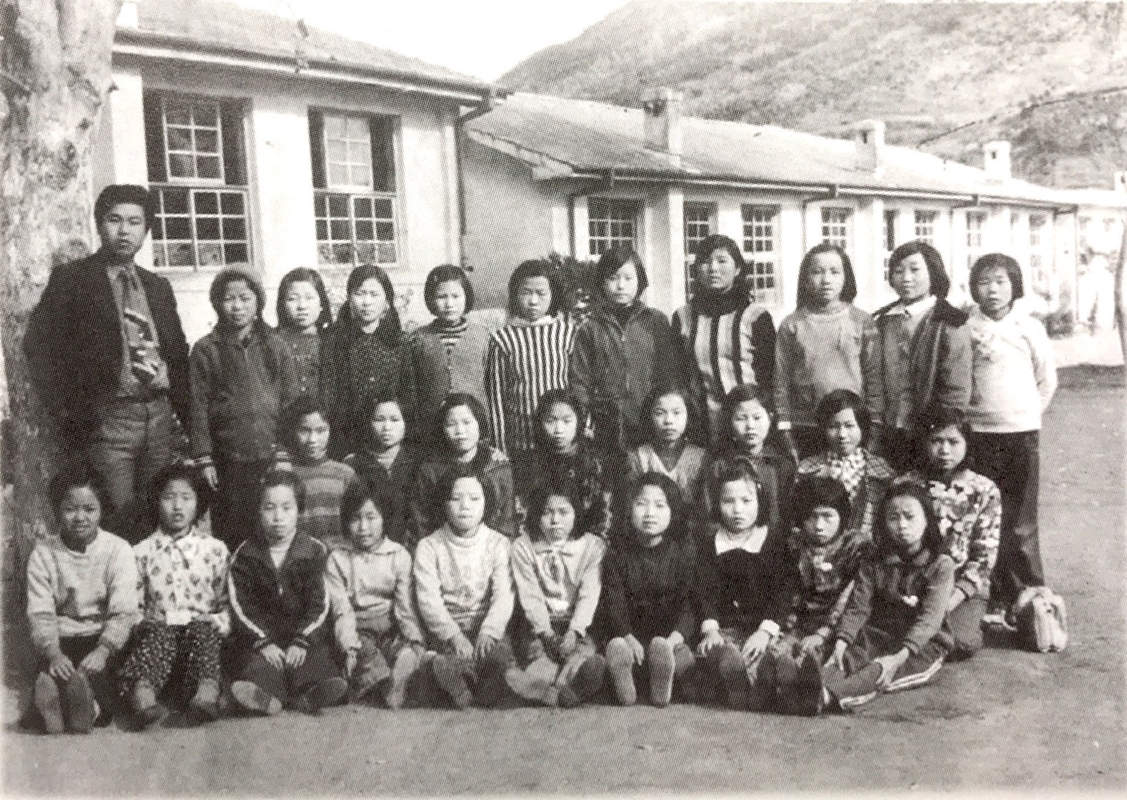 1976 6-2 여자.jpg