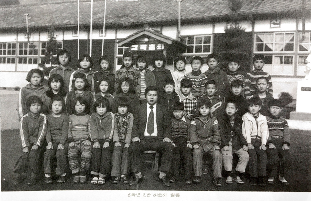 1979 6-2 졸업생.jpg