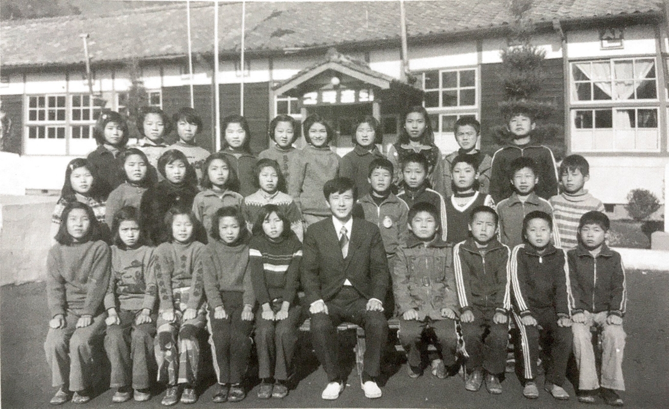1979 6-1 졸업생.jpg