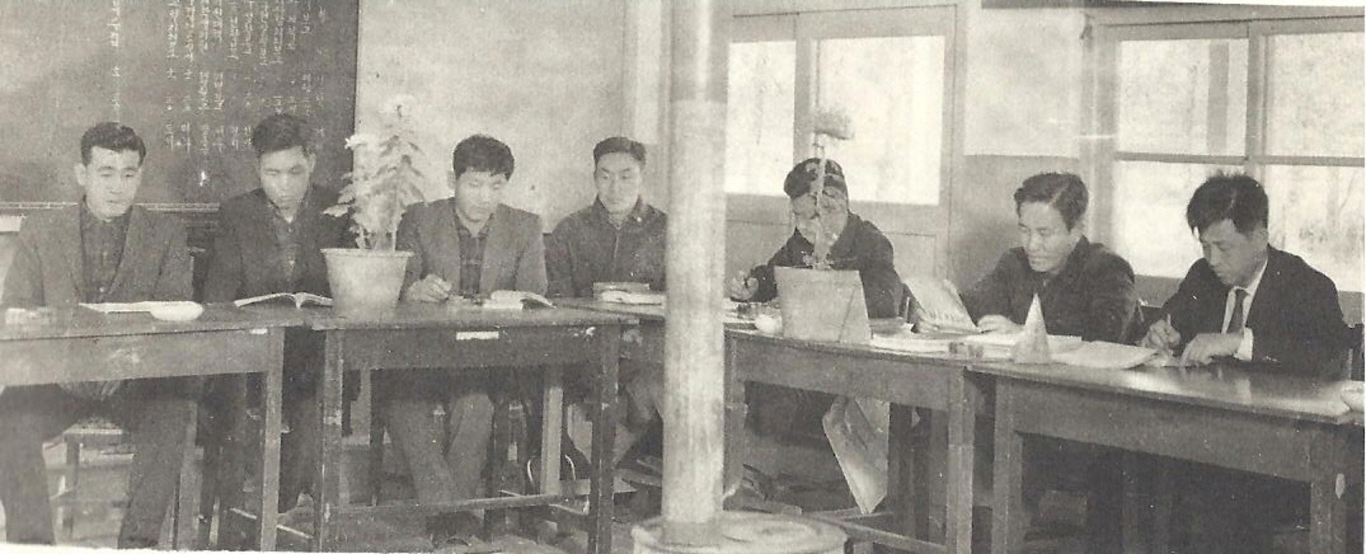 1968년 교직원.jpg
