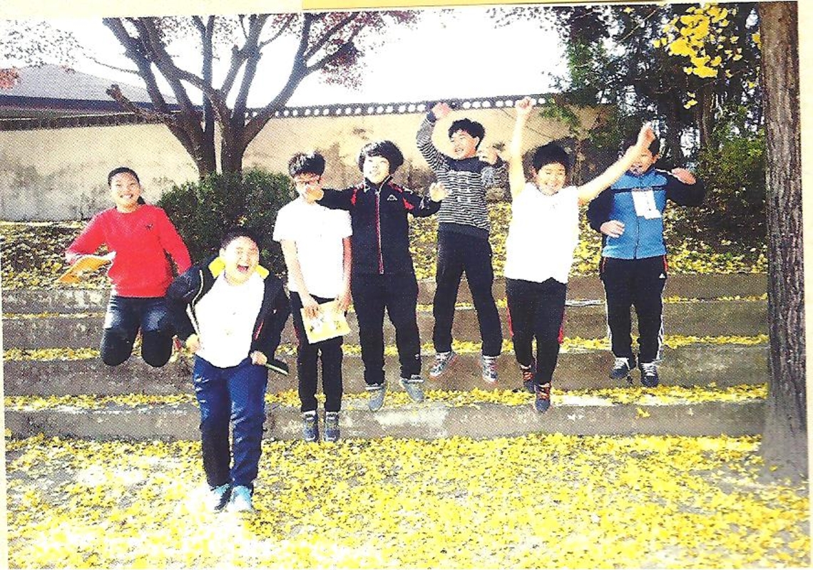 2004년 가을 학교 교정에서.jpg