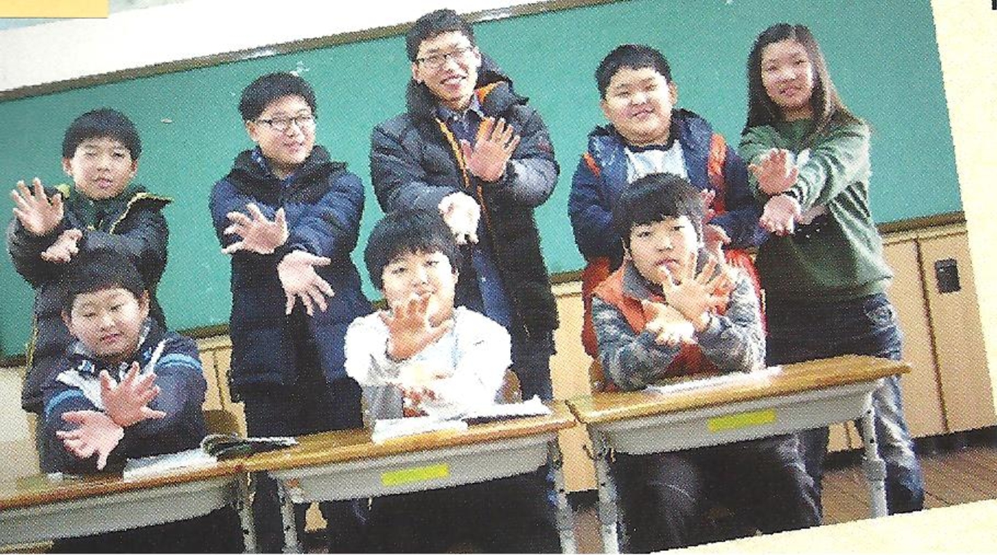 2014년 교실의 선생님과 아이들.jpg