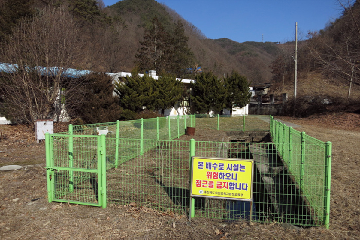 20200115-ClosedSchool (115).jpg