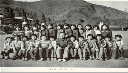 1982.2.17. 제25회 졸업사진(영춘초 동대분교).
