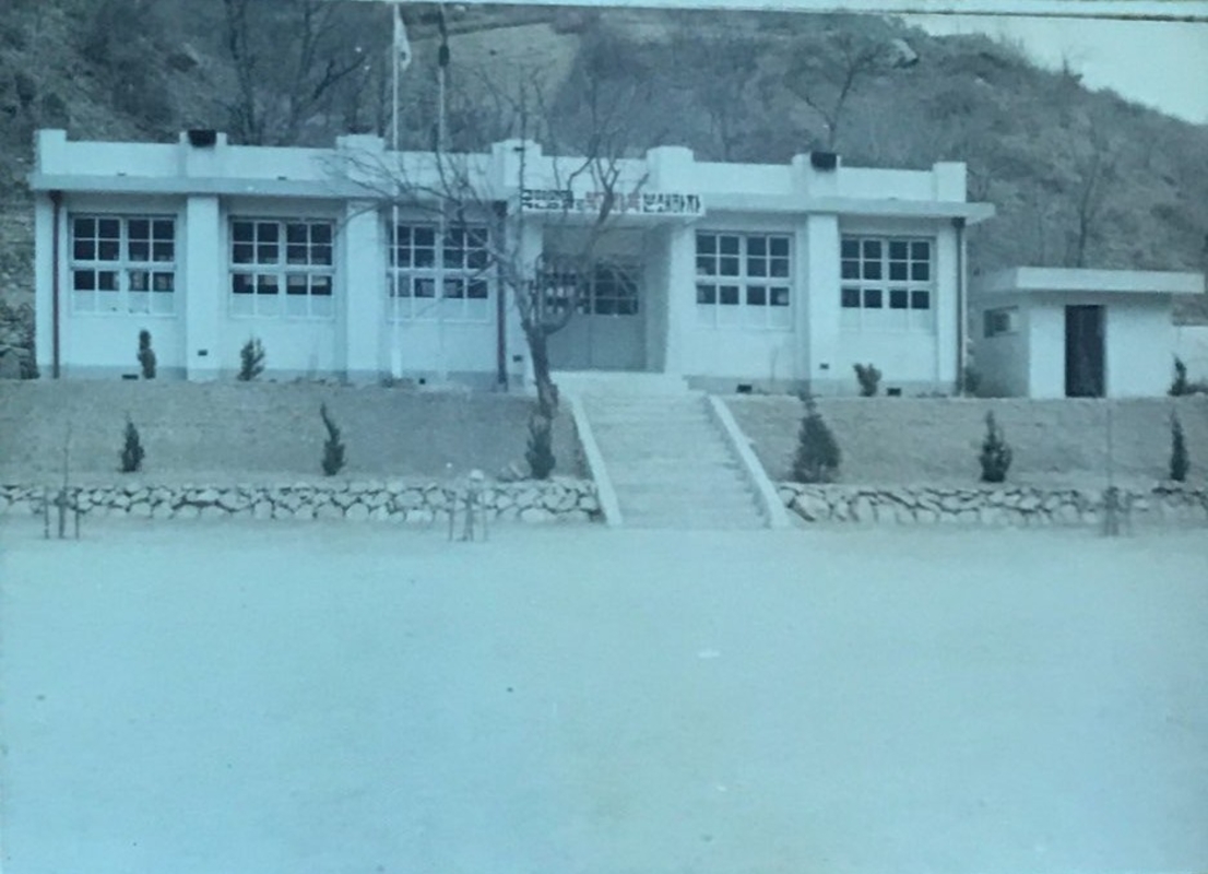 본관 앞 계단.jpg