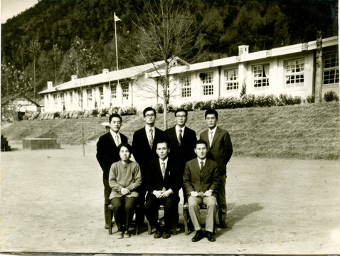 이식분교장 교직원 단체사진