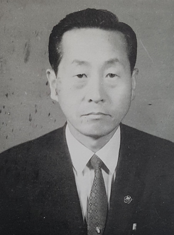 6대 교장선생님(부상초)-1969.12.31.jpg