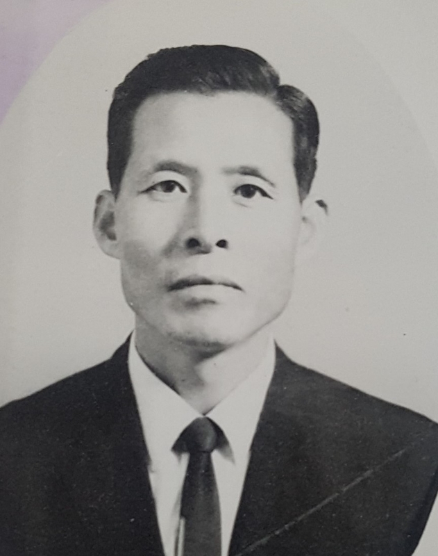 임순빈 교감선생님(용문중)-1970.12.31.jpg