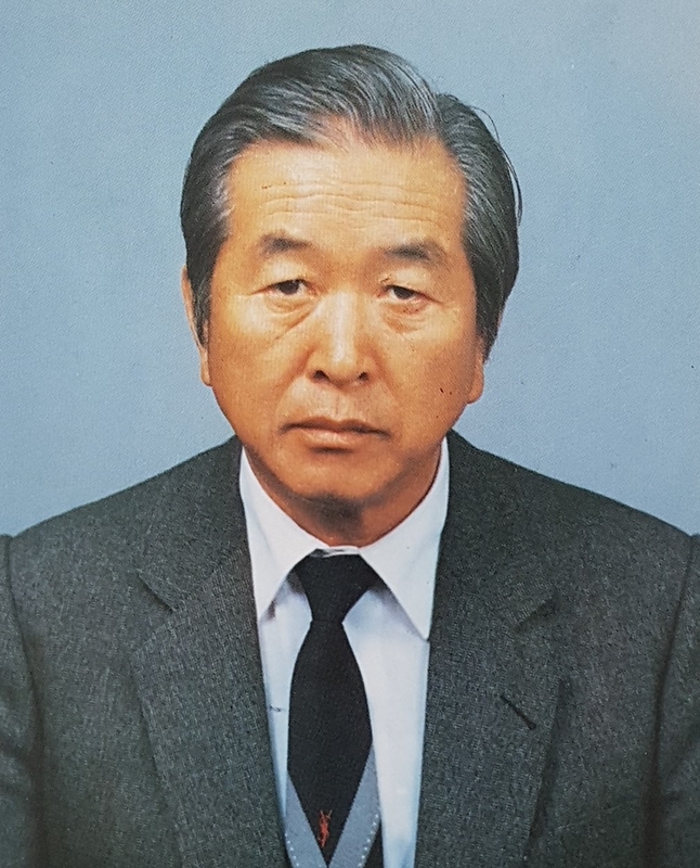홍정돌 교감선생님(용문중)-1986.12.31.jpg
