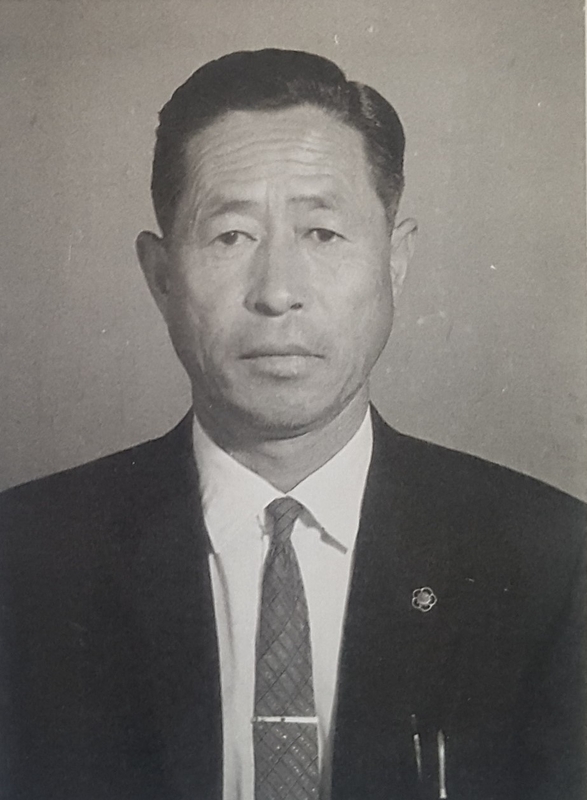 김수헌 교장선생님(용문중)-1969.12.31.jpg
