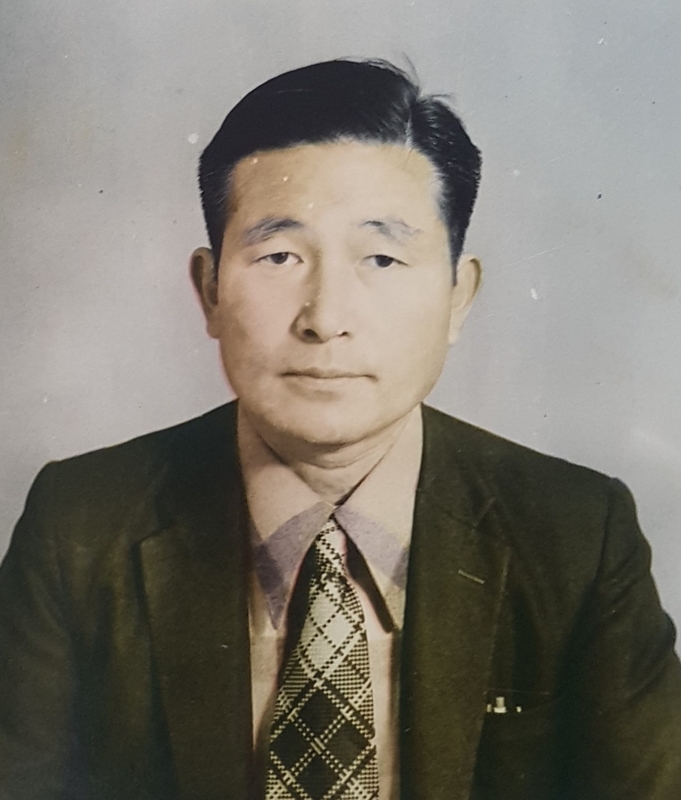 김해용 교감선생님(용문중)-1974.12.31.jpg