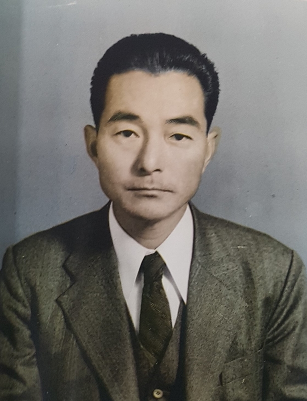 송선호 교장선생님(용문중)-1974.12.31.jpg