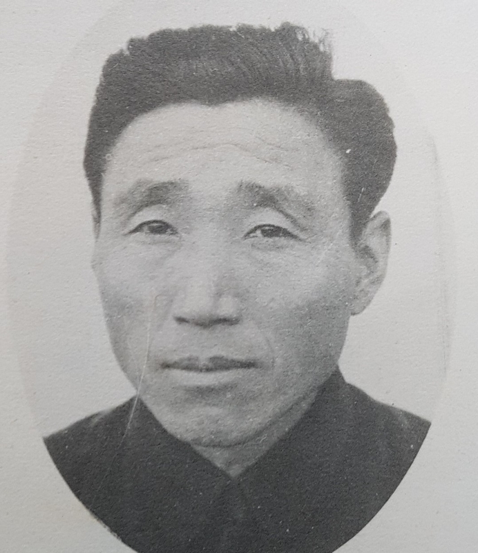1대 교감선생님(용산초)-1966.12.31.jpg