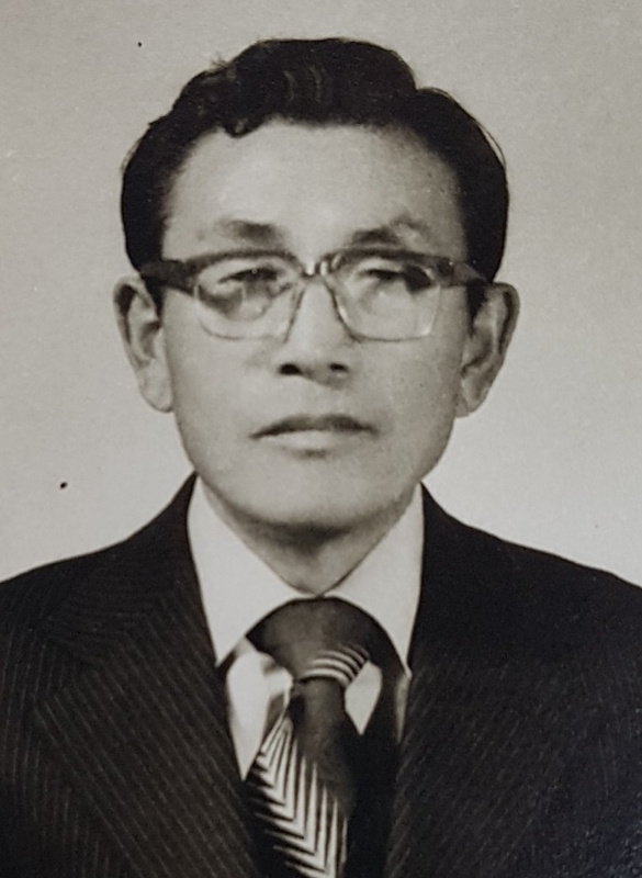 5대 교장선생님(용산초)-1977.12.31.jpg