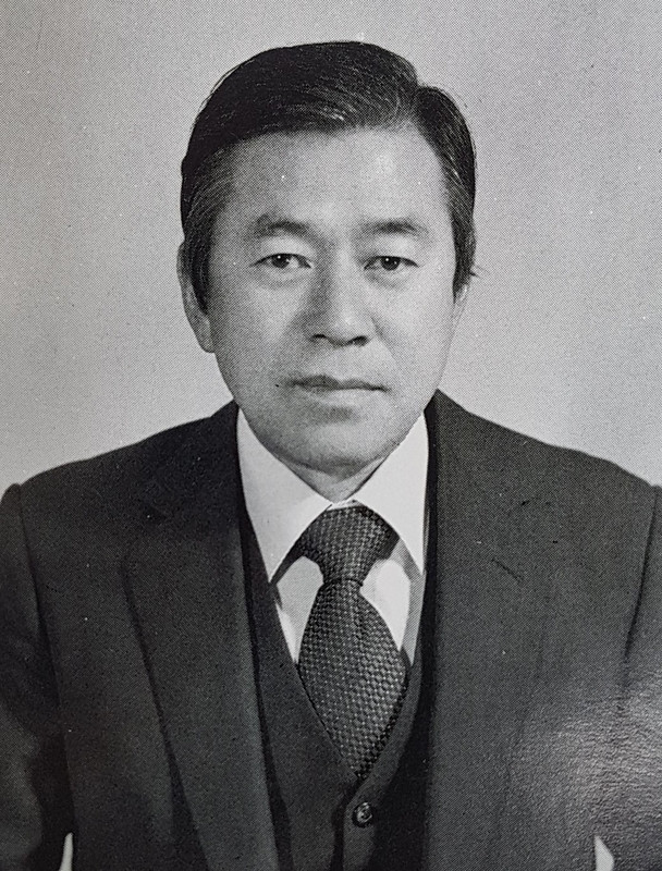 8대 교감선생님(용산초)-1980.12.31.jpg