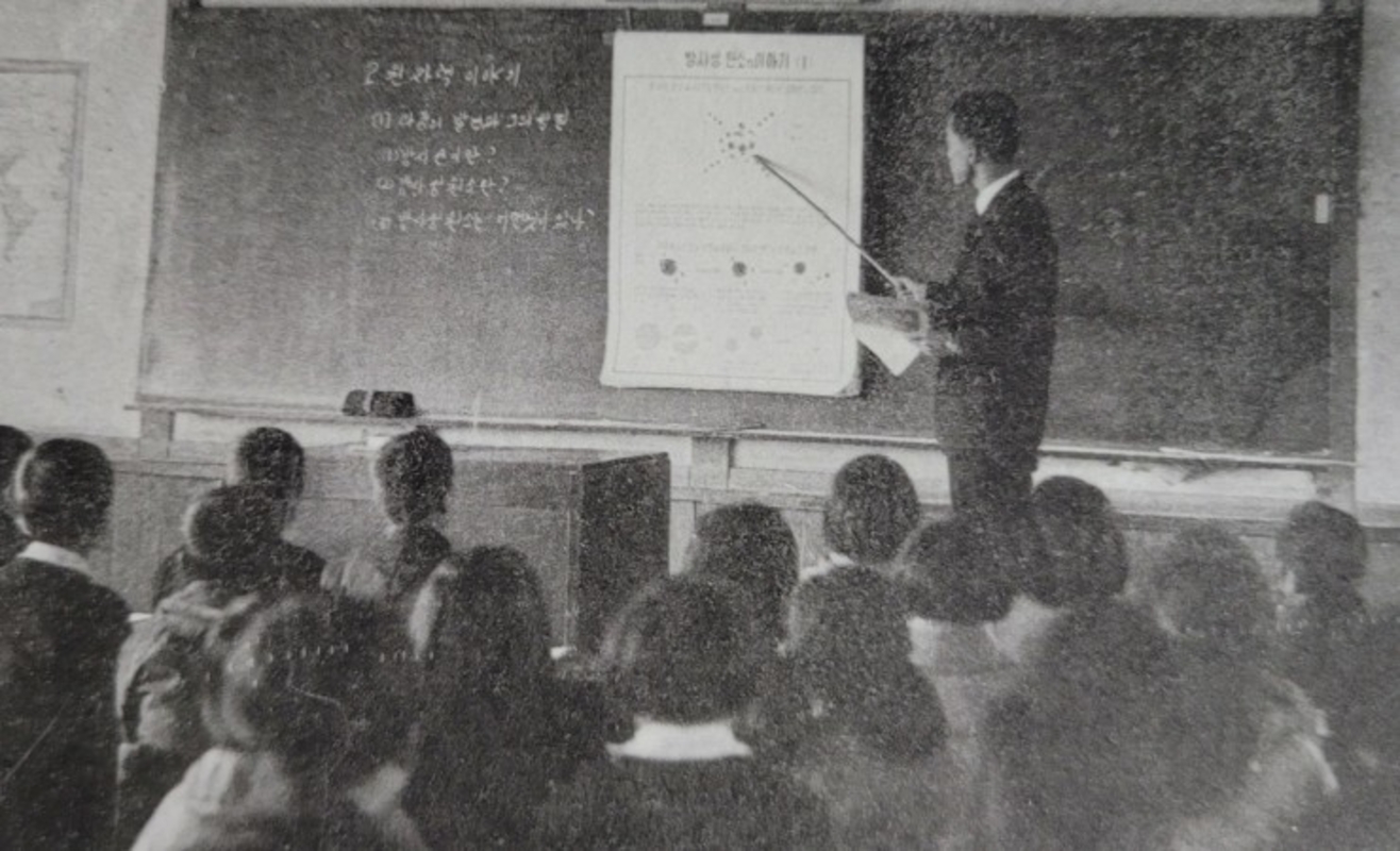 대소원초졸업앨범1968교내모습4.jpg
