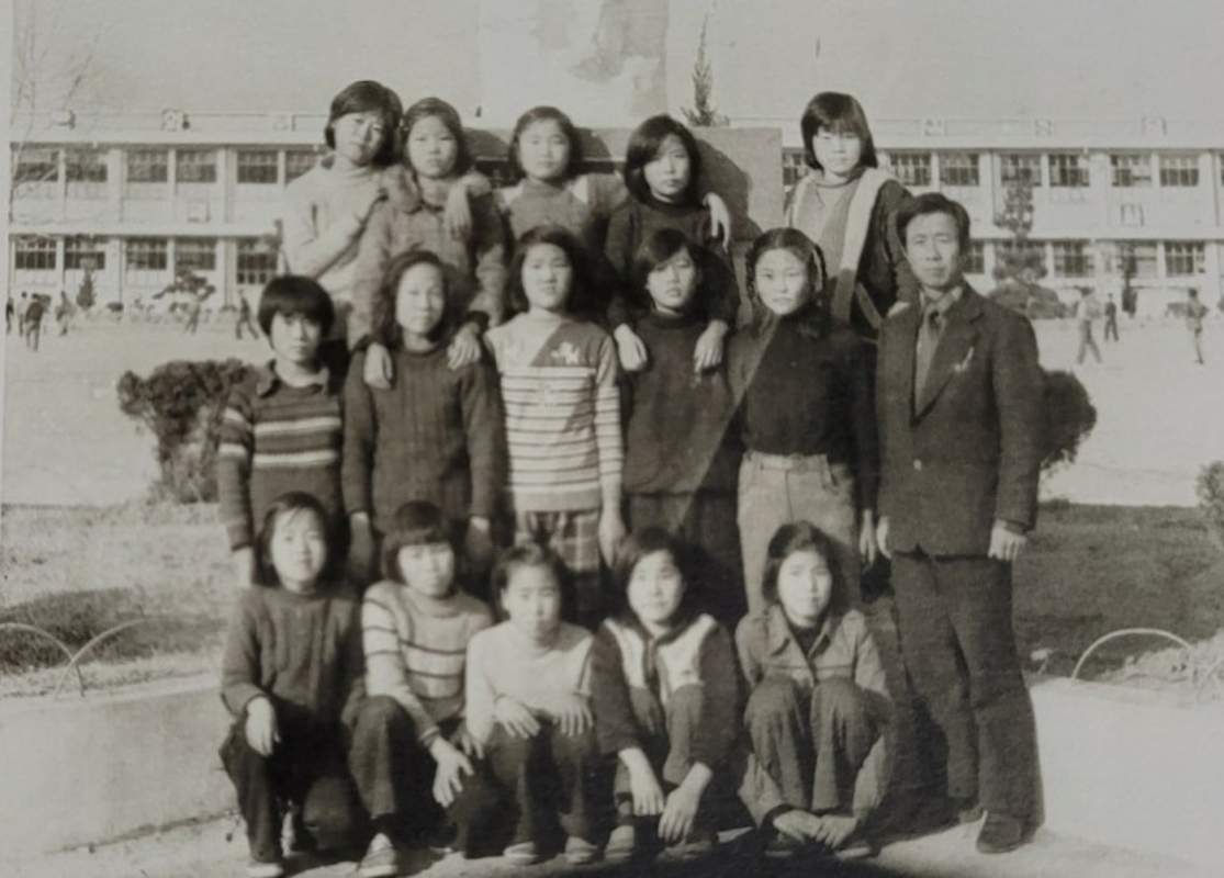 대소원초졸업앨범1980학급6-1여학생.jpg